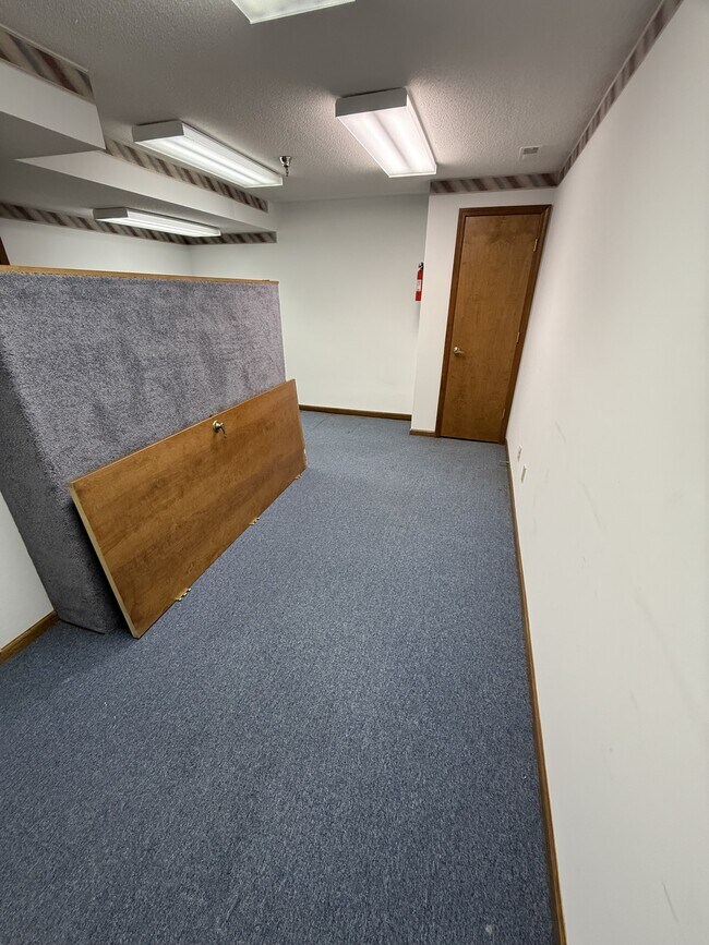 Foto del edificio - 1056 N University Blvd