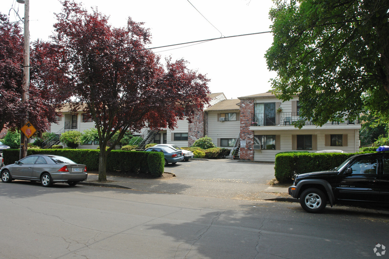 Foto del edificio - 3228-3240 SE Morrison St