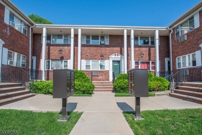 Building Photo - 101 N Beverwyck Rd