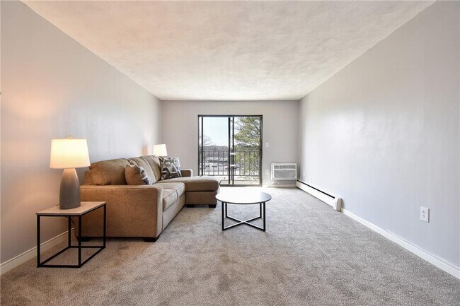 Foto del edificio - 756 Quaker Ln