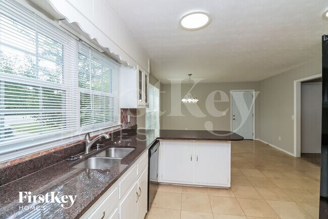 Foto del edificio - 3975 Sandy Plains Rd