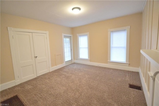 Building Photo - 2831 Center Rd