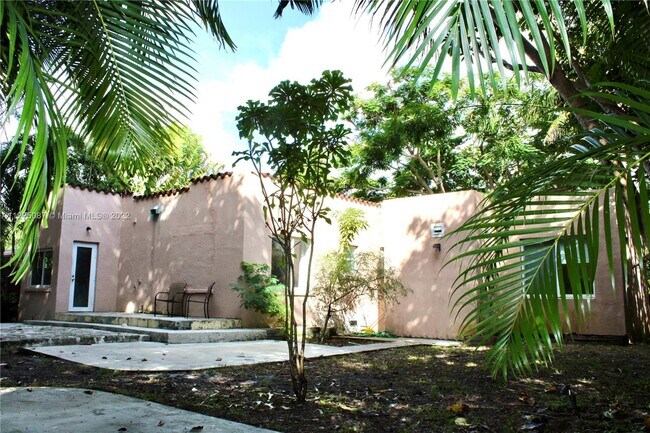 Building Photo - 542 NE 130th Street   North Miami Fl 33161