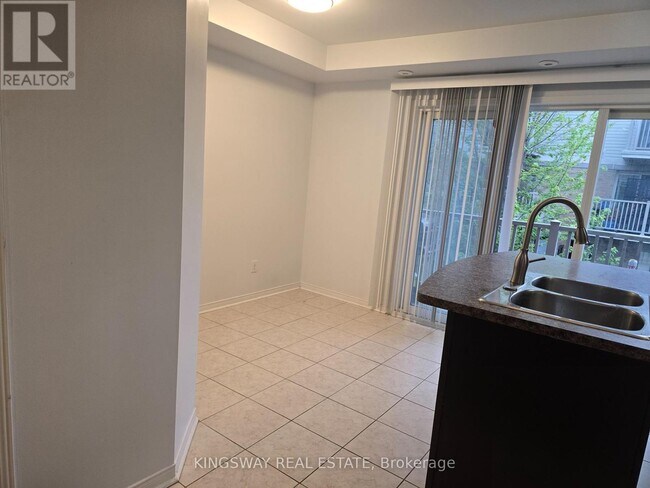 Building Photo - 3250-3250 Bentley Dr