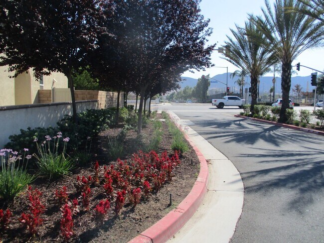Building Photo - Murrieta 3 Bdr 2.5 Bath Town Home Built 2020