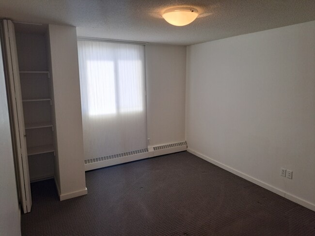 Bedroom - 515 7 Av S