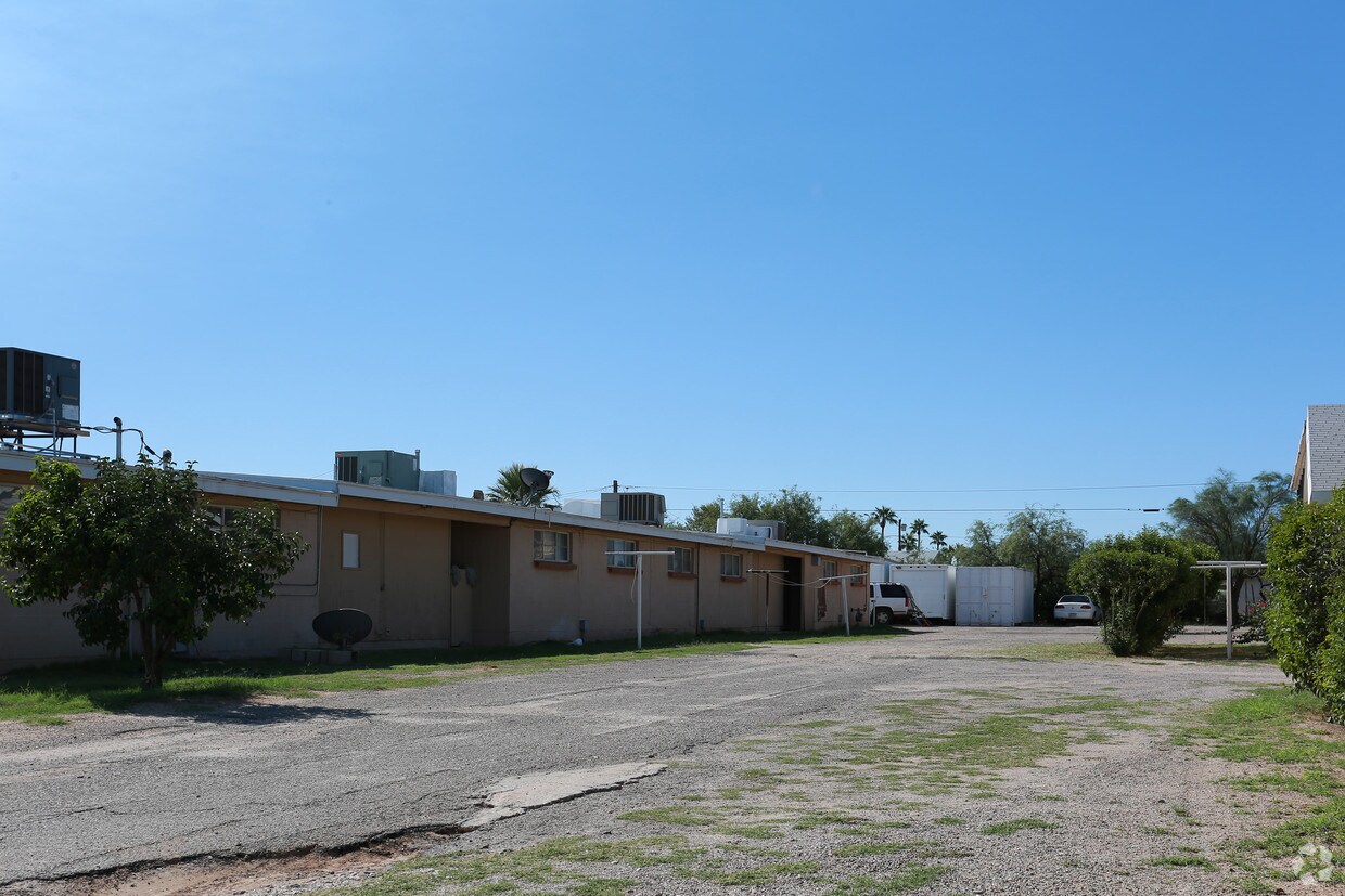 Primary Photo - 5818-5830 E 26th St