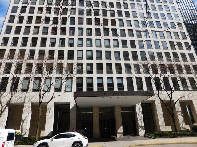 Building Photo - 260 E Chestnut St