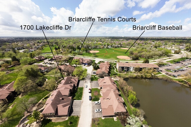 Building Photo - 1700 Lakecliffe Dr