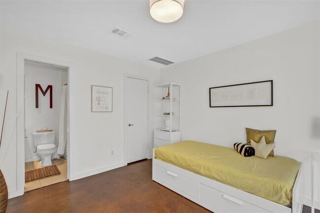 Building Photo - 918 Ruthven Street, Houston, TX 77019 - 2 ...