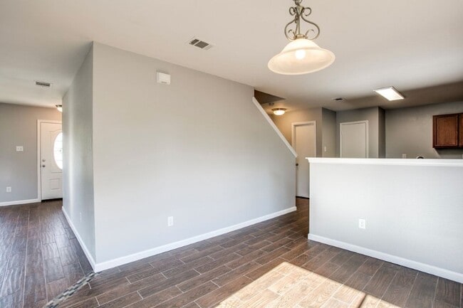 Building Photo - 2225 Splendor Ct