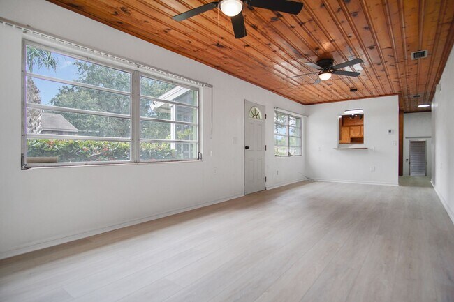 Foto del edificio - Single family home now available!