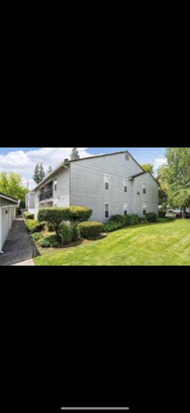 Building Photo - 2400 Eilers Ln