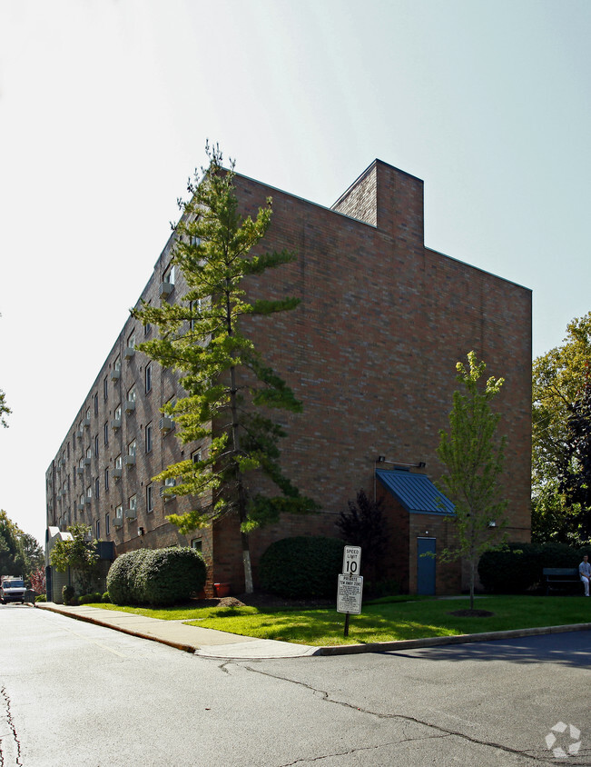 Primary Photo - Lake Avenue Commons Apartments