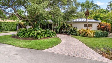 Building Photo - 3671 N Prospect Dr