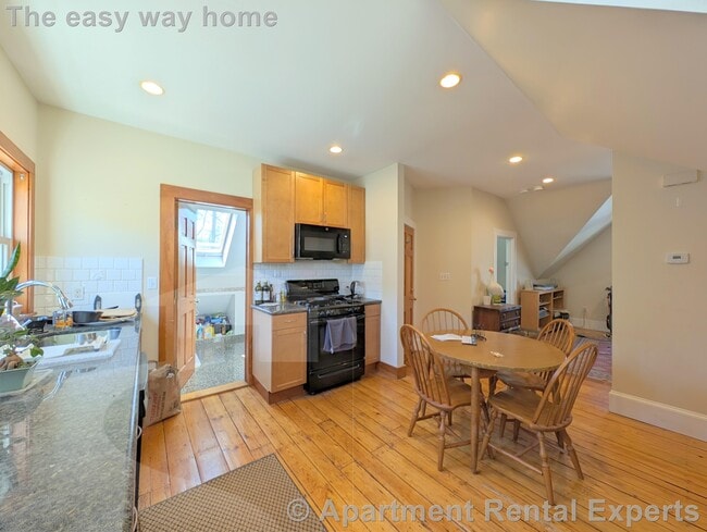 Building Photo - 36 Orchard St