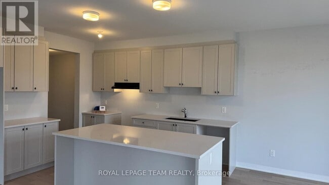 Building Photo - 122 Tonic Cres