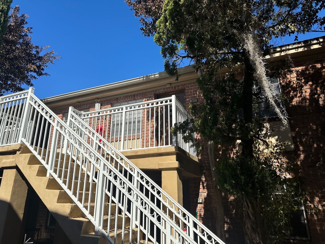 Effortless lifestyle starts here – Upgraded 1Bedroom 1Bath condo-unit! - Effortless lifestyle starts here – Upgraded 1Bedroom 1Bath condo-unit!