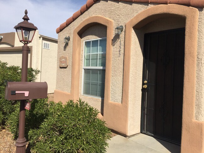 Building Photo - 1323 W Vuelta Las Campanas