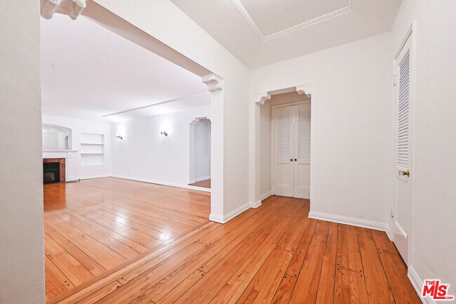 Foto del edificio - 361 N Mansfield Ave