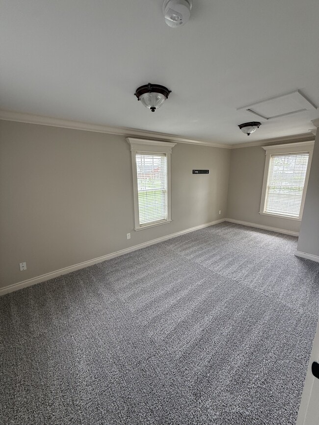 Foto del edificio - 306 W 2nd St N