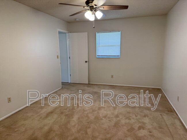 Building Photo - 2772 Lomond Dr
