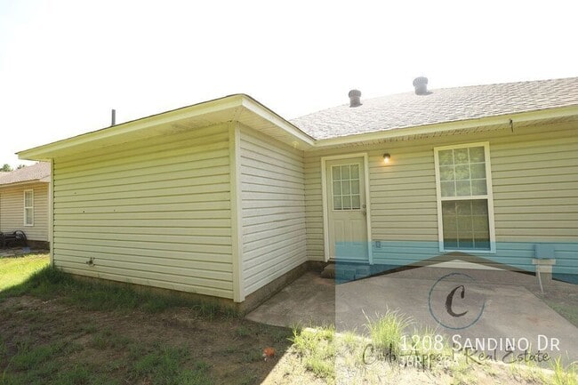 Building Photo - 1208 Sandino Dr