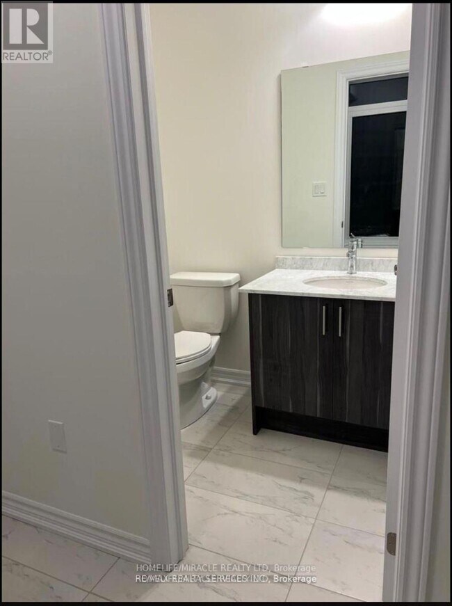 Photo du bâtiment - 65 Camino Real Dr