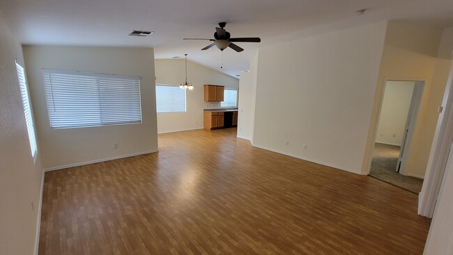 Building Photo - 818 E Monteleone St