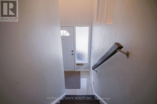 Building Photo - 81 Flaming Roseway