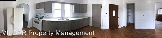 Building Photo - 2426 Schrage Ave