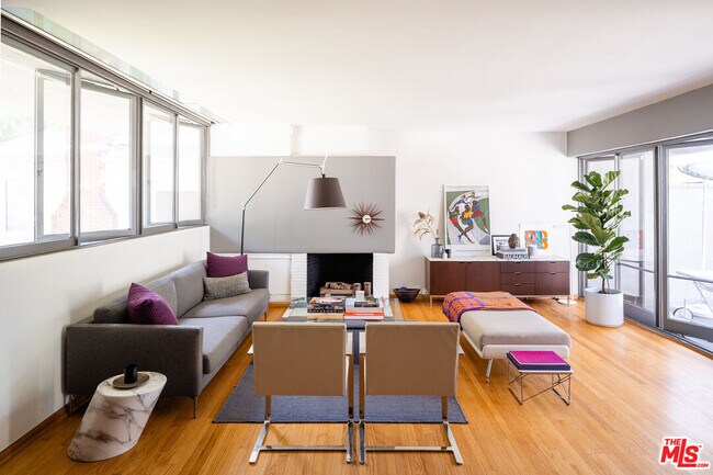 Foto del edificio - 423 W Ellis Ave