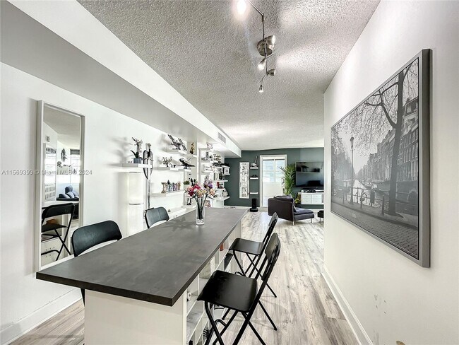 Foto del edificio - 999 Brickell Bay Dr