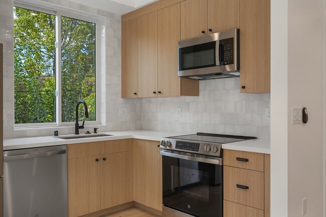 Kitchen - 1012 Uptown Aly