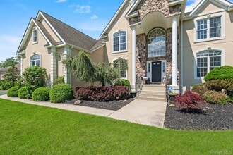 Building Photo - 3 Kings Dr