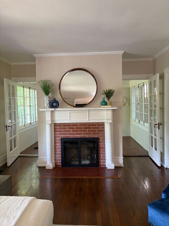 Foto del edificio - Your Ideal Highland Park Home Awaits – Space, Charm & Location