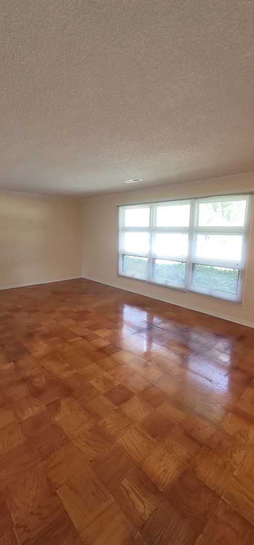 Building Photo - Long Term Rental Near Market Common, South...