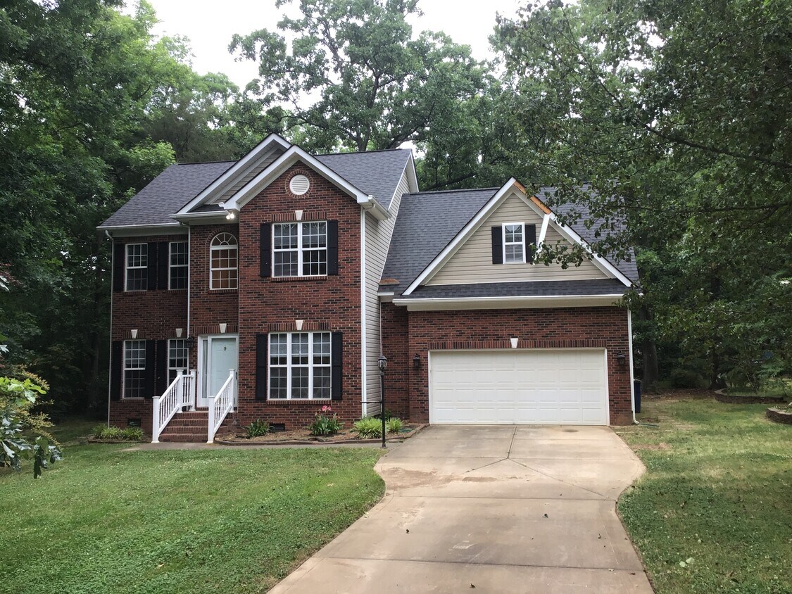 Primary Photo - 2142 Redwood Drive