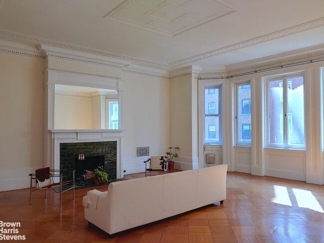 Building Photo - 7 E 88th St