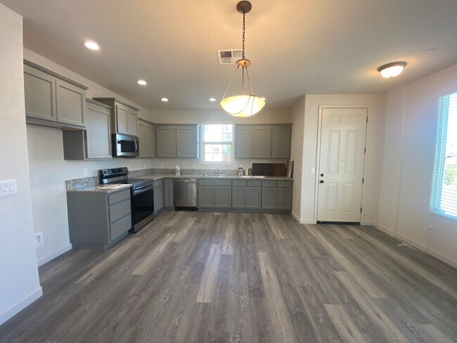 Foto del edificio - 3/2.5 home in Private Gated Community with Yard