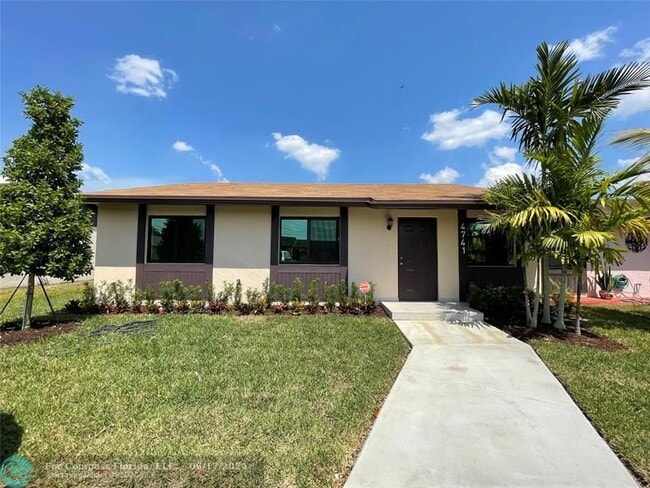Building Photo - 4741 SW 135th Pl