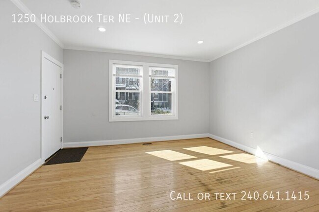 Building Photo - 1250 Holbrook Terrace NE