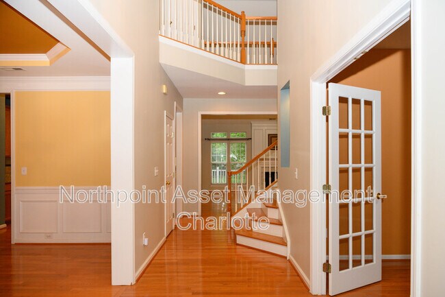 Foto del edificio - 529 Fair Oaks Dr