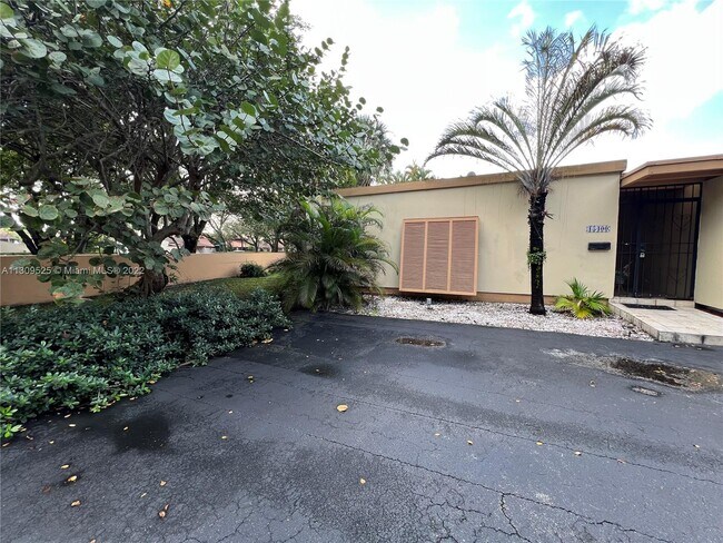 Foto del edificio - 15400 Sharpecroft Dr