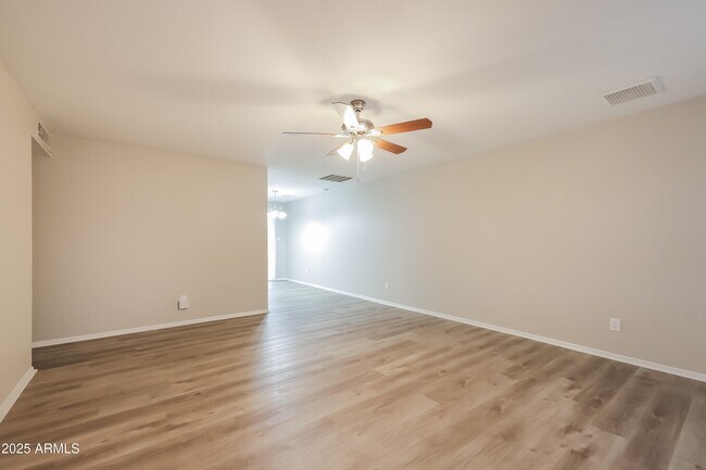 Foto del edificio - 15248 N 36th St