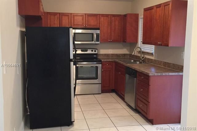 Foto del edificio - 946 NE 164th St