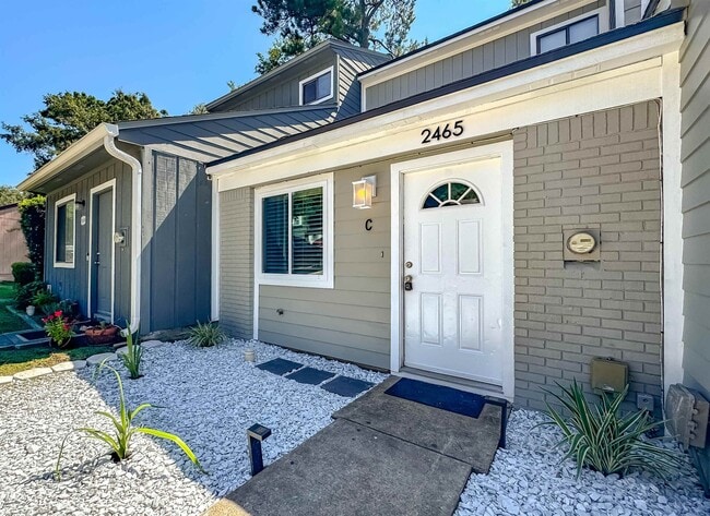 Building Photo - 2465 Talco Hills Dr