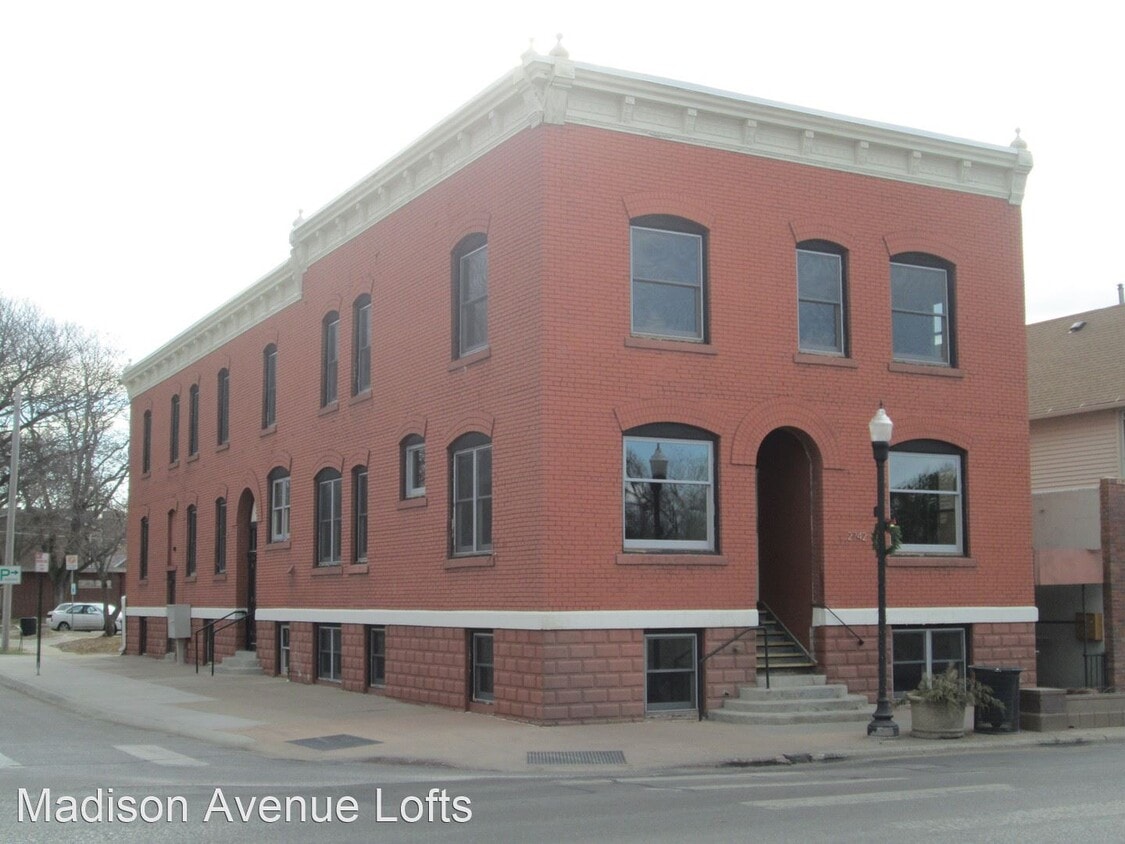 Primary Photo - 2742 N 48th St
