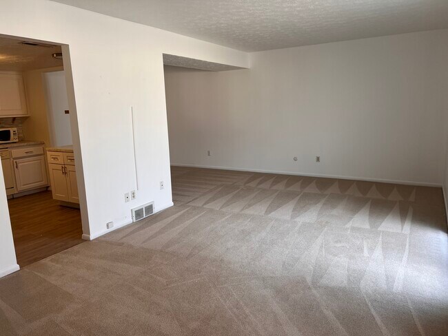 Building Photo - 4306 Hyde Park