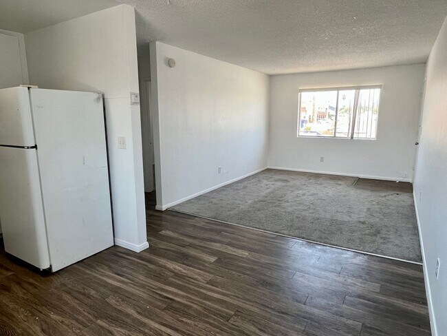 Building Photo - 1 Bedroom in West Chula Vista **Move In Sp...
